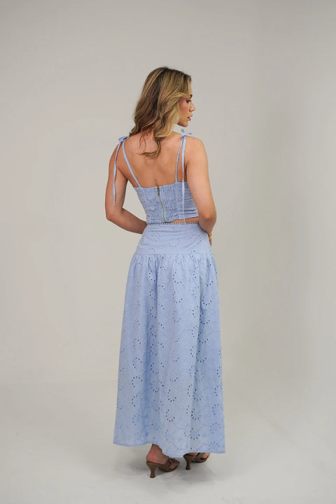 SET DE OJALILLO CON FALDA LARGA Y TOP DE TIRAS FRUNCIDO EN ESPALDA Y CIERRE REF 1425