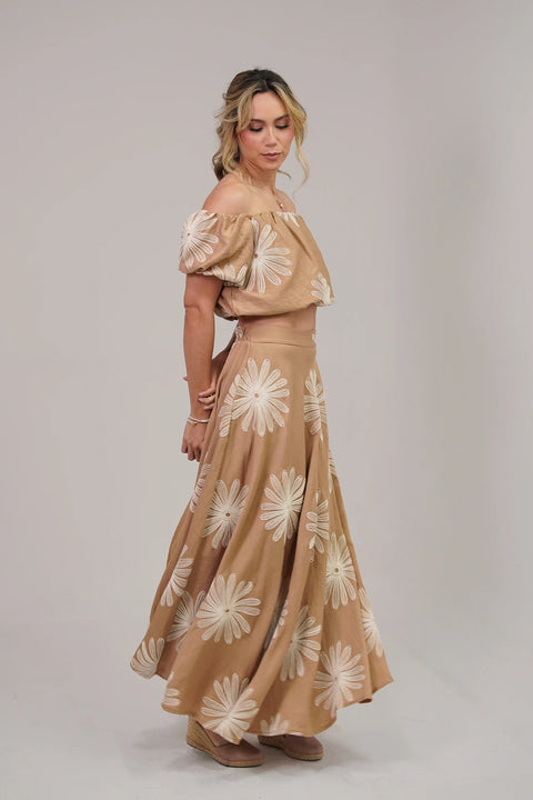 SET DE FALDA LARGA Y TOP OFF SHOULDER CON BORDADOS FLORALES REF 1429