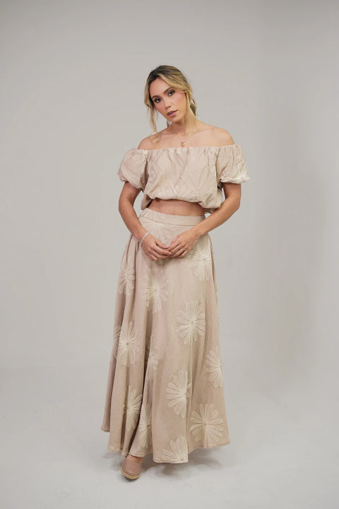 SET DE FALDA LARGA Y TOP OFF SHOULDER CON BORDADOS FLORALES REF 1429