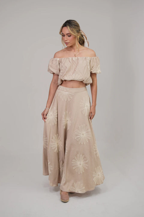 SET DE FALDA LARGA Y TOP OFF SHOULDER CON BORDADOS FLORALES REF 1429