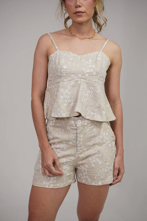 SET DE SHORT Y TOP DE TIRANTES CON DETALLE PEPLUM Y BORDADO FLORAL REF 1423