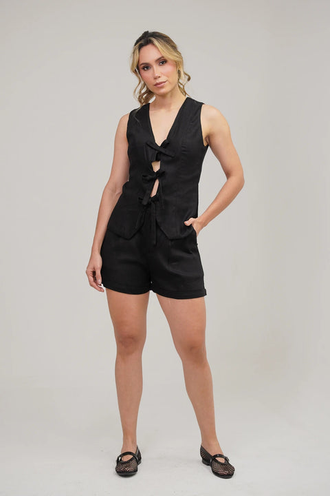 SET DE SHORT CON PLIEGUES Y CHALECO MOÑOS REF 1416