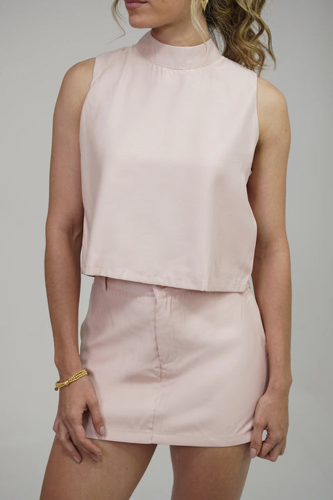 SET DE TOP CROPPED CUELLO ALTO, CIERRE EN LA ESPALDA Y FALDA SHORT REF 1421