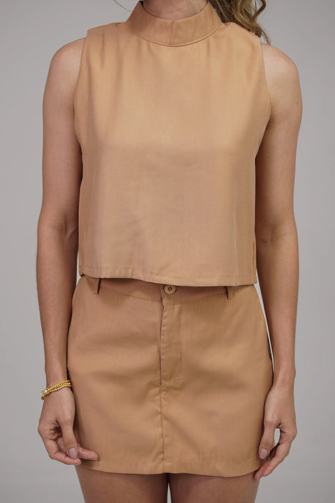 SET DE TOP CROPPED CUELLO ALTO, CIERRE EN LA ESPALDA Y FALDA SHORT REF 1421