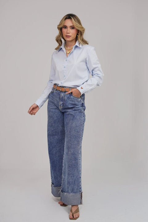 CAMISA SEMI OVERSIZE CON BORDADO EN EL CUELLO Y PUÑO REF 0329