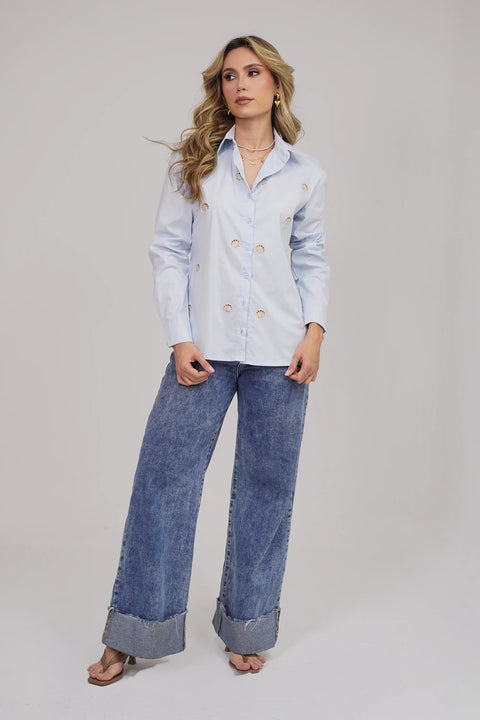 CAMISA SEMI OVERSIZE CON BORDADOS DE CONCHAS REF 0328