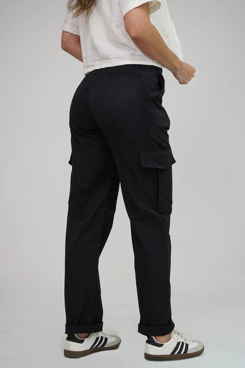 PANTALÓN CARGO DE CORTE RECTO Y CINTURA ALTA CON DETALLE DE CORDÓN REF  0428