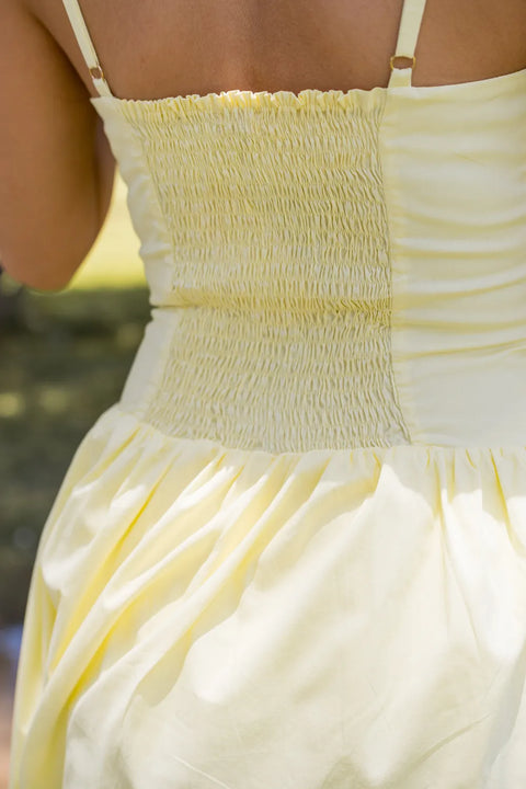 VESTIDO CORTO PRINCESA CON ENCAJE FRONTAL Y FRUNCIDO EN LA ESPALDA REF 1505