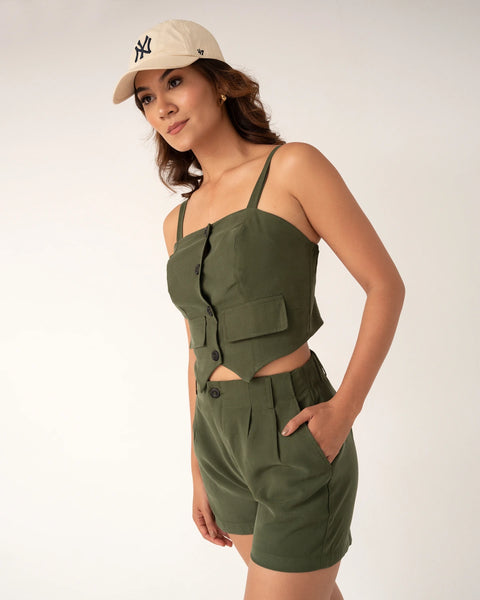SET DE SHORT Y CHALECO DE TIRAS CON BOLSILLOS